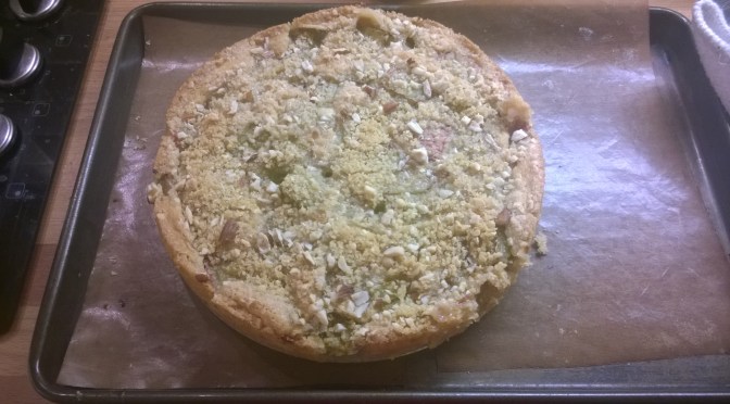 Vegan fruit crumble cake