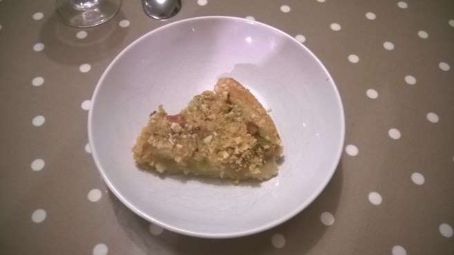 vegan rhubard crumble cake 