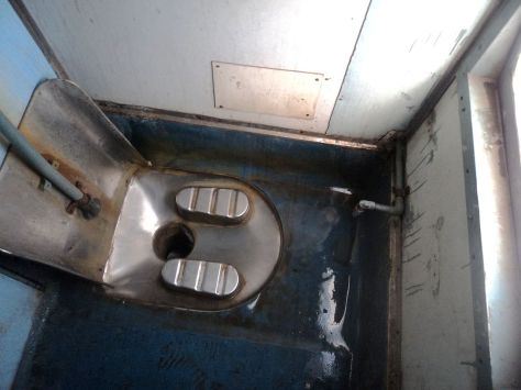 1280px-non_ac_toilet-indian_railways-india457